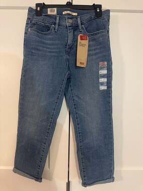 Levi's 311 Shaping Capris Size 28